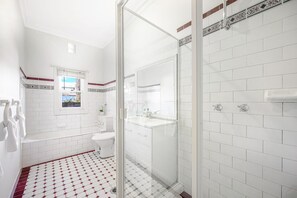 Shower, hair dryer, towels, shampoo