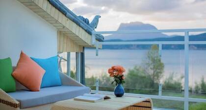 Yingyue Lakeside Inn