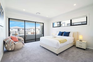 4 bedrooms, desk, iron/ironing board, WiFi