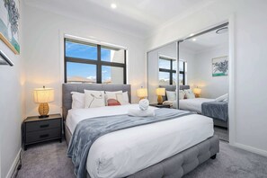 4 makuuhuonetta, työpöytä, silitysrauta/-lauta, Wi-Fi