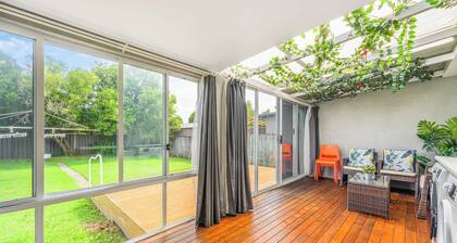 Spacious 4BR Straithfield house close 2 airport city