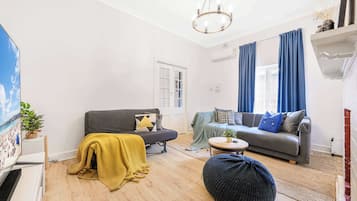 Tv, bøger, kontorer