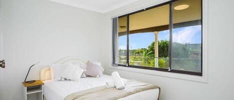 5 bedrooms, desk, iron/ironing board, WiFi