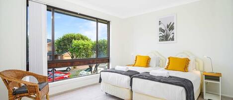 5 bedrooms, desk, iron/ironing board, WiFi