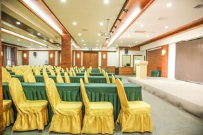 Meeting facility - Regal Hotel (Jiamusi Railway Station Department Store) (Jiamusi)