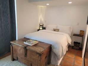 1 habitación, tabla de planchar con plancha, wifi y ropa de cama 
