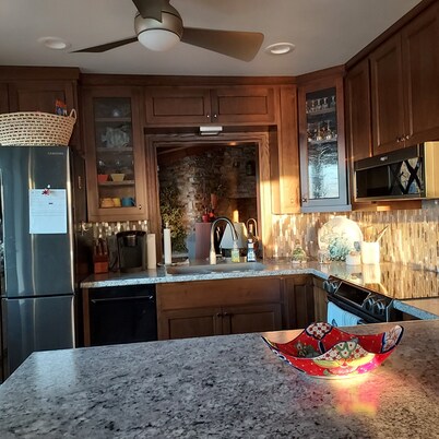 Charming 3-bedroom house with WiFi, AC Bonduel,family friendly for Packer Draft