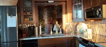 Charming 3-bedroom house with WiFi, AC Bonduel,family friendly for Packer Draft