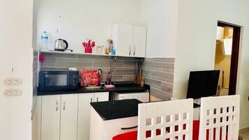 Kühlschrank, Mikrowelle, Ofen