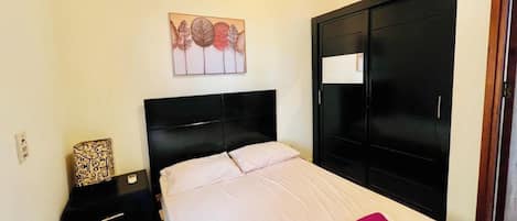 1 habitación, wifi y ropa de cama