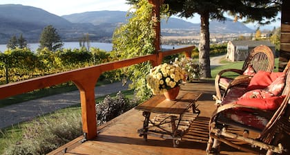 Peaceful, romantic hideaway surrounded by vineyards.