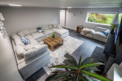 Stylish Remodeled 2BR Retreat - Near Seattle - Peaceful, Clean, & Modern