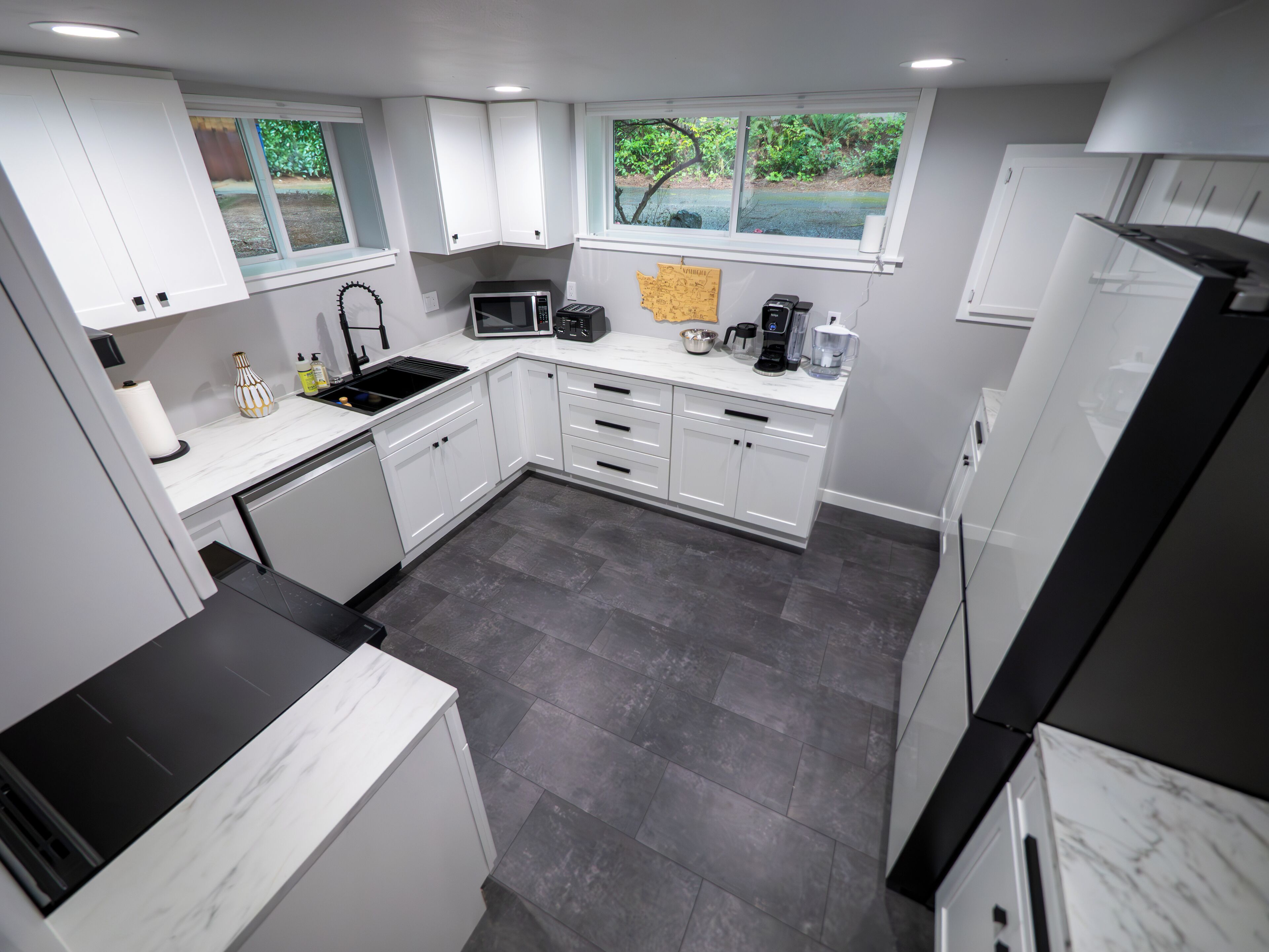 Microonde, forno, piano cottura, lavastoviglie