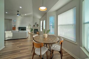 Dining - Lakeside heaven Hutto- Lake access 3bedroom near 130 (Hutto)