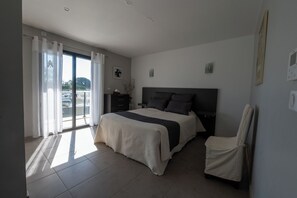 5 makuuhuonetta, silitysrauta/-lauta, Wi-Fi