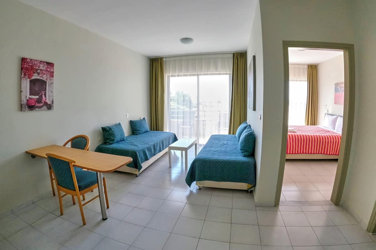 1 bedroom, desk, blackout curtains, free WiFi
