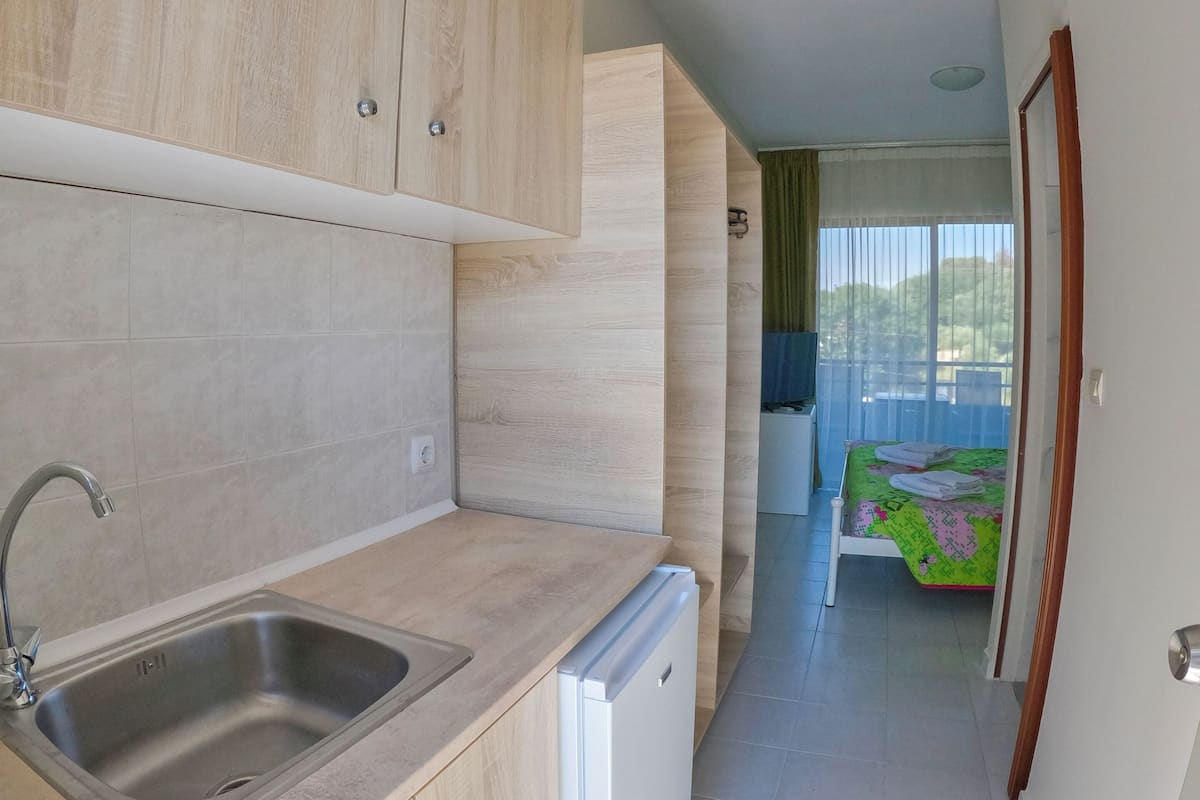 1 bedroom, desk, blackout curtains, free WiFi