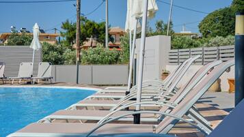 Sæsonbestemt udendørs pool