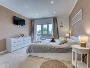 3 bedrooms, Internet