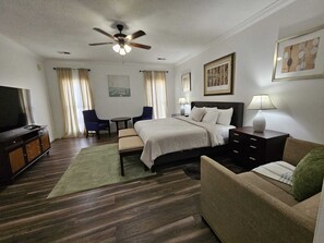 7 soverom, skrivebord, strykejern/-brett og wi-fi (inkludert)