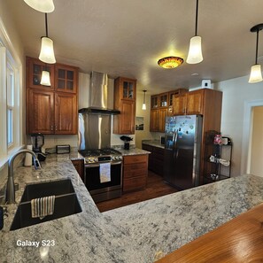 Mikrowelle, Ofen, Herdplatte, Geschirrspüler