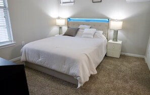 1 bedroom, iron/ironing board, WiFi, bed sheets - Chic 1-bedroom apartment with WiFi, AC in welcoming Magnolia (Magnolia)