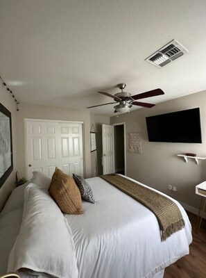 4 bedrooms, iron/ironing board, WiFi, bed sheets