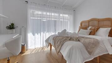 5 bedrooms, desk, iron/ironing board, free WiFi