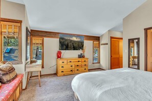 4 bedrooms, desk, iron/ironing board, WiFi