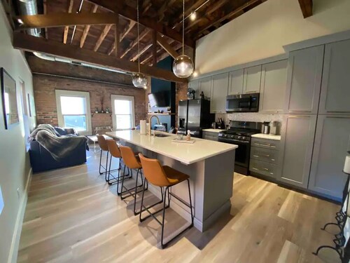 Condo-OTR/Pendleton Art District, Cincinnati - 1 bedroom, free parking, balcony