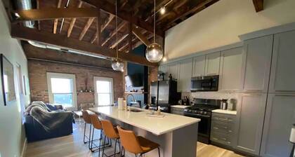 Condo-OTR/Pendleton Art District, Cincinnati - 1 bedroom, free parking, balcony