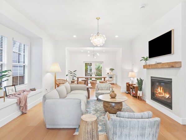 Smart TV, fireplace, table tennis - Old-Portland Charmer in the Alphabet District (Portland)