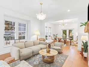 Smart TV, chimenea y tenis de mesa 