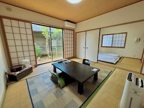 Phòng 2 giường đơn kiểu Nhật, quang cảnh vườn | Truy cập Internet không dây (phụ phí)