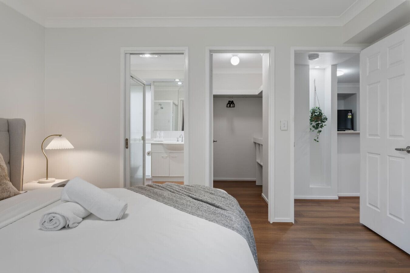 4 dormitorios, tabla de planchar con plancha, wifi y ropa de cama