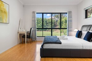 4 bedrooms, desk, iron/ironing board, WiFi