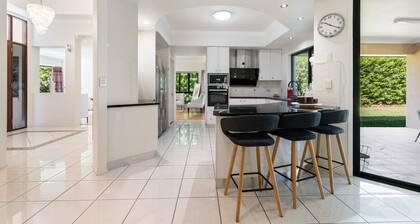 4BSpacious Cozy Family Entertained home @Parkinson