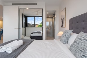 2 habitaciones, tabla de planchar con plancha, wifi y ropa de cama