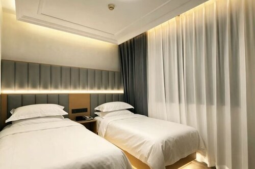 Beijing Thunder Dragon Hotel (Beijing North Railway Station Jishuitan Subway Station)