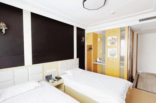Beijing Thunder Dragon Hotel (Beijing North Railway Station Jishuitan Subway Station)