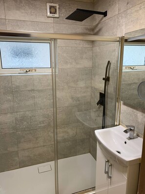 Bathroom - Room-king Bed With Shared Bath (Dublin)