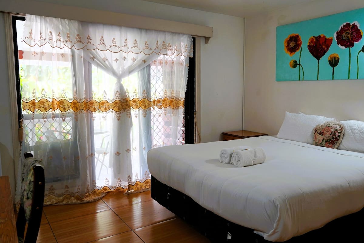 Phòng Tiêu chuẩn, quang cảnh cảng | Két bảo mật tại phòng, bàn, khu vực làm việc phù hợp cho laptop 