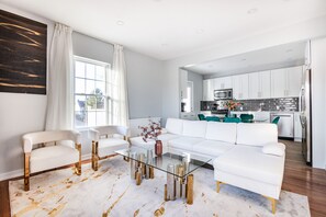 House, Pets allowed | Living area - 3BR Prime Luxury near NYC w Arcade Room (Yonkers)