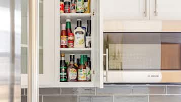 House, Pets Allowed | Private kitchen