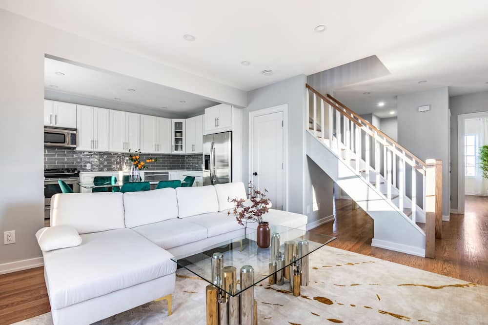 3BR Prime Luxury near NYC w Arcade Room