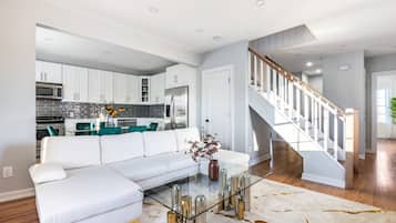 House, Pets Allowed | Living area