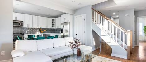 House, Pets Allowed | Living area