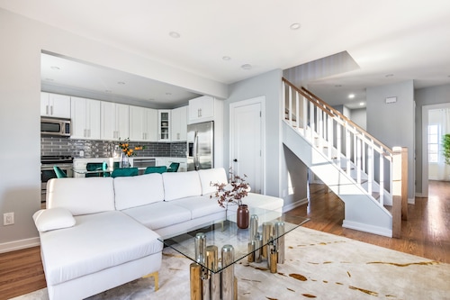 3BR Prime Luxury near NYC w Arcade Room