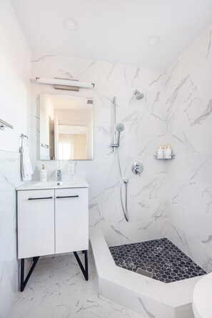 House, Pets allowed | Bathroom