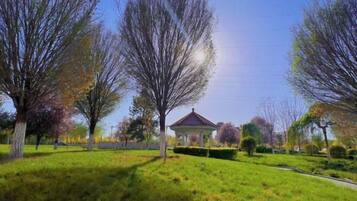 المنطقة المحيطة بالمنشأة